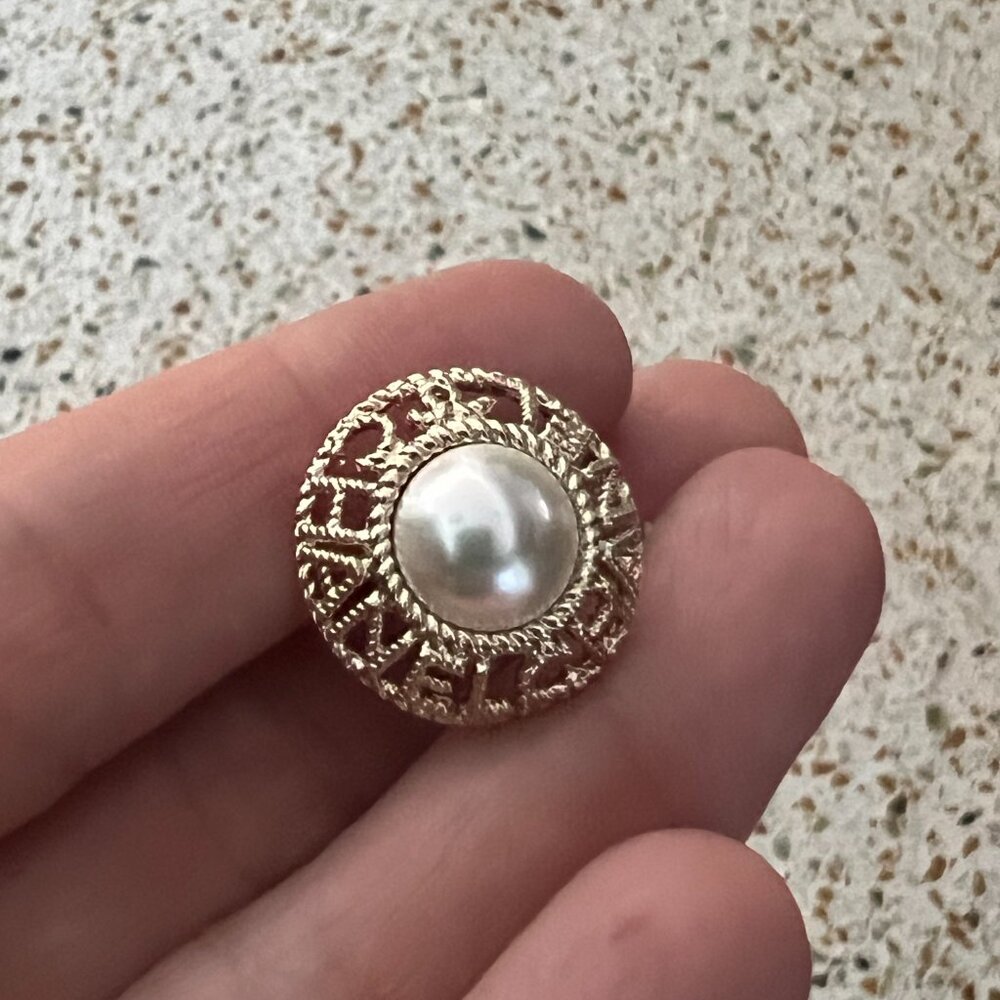 Chanel pearl earrings - Picture 3 of 7